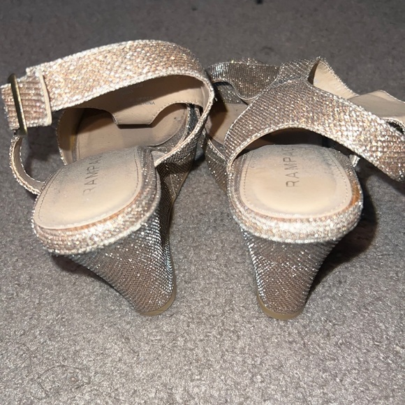 Gold sandal wedges - Picture 3 of 3